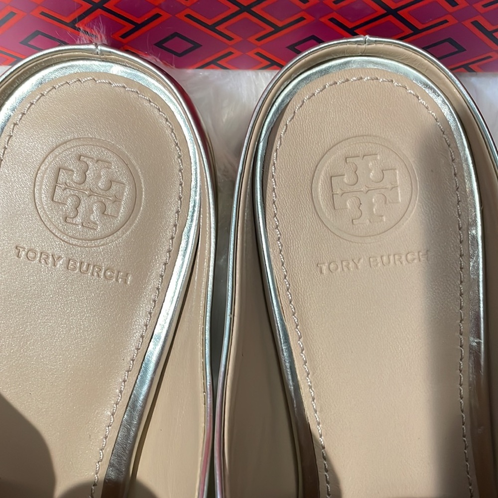 Tory Burch Mules silver never worn size 8. NEVER WORN - Picture 4 of 9